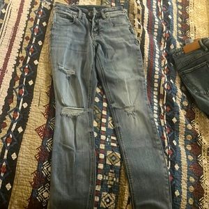 Brand: Silver Jean Co. Size: 25 light wash fit like boyfriend jeans